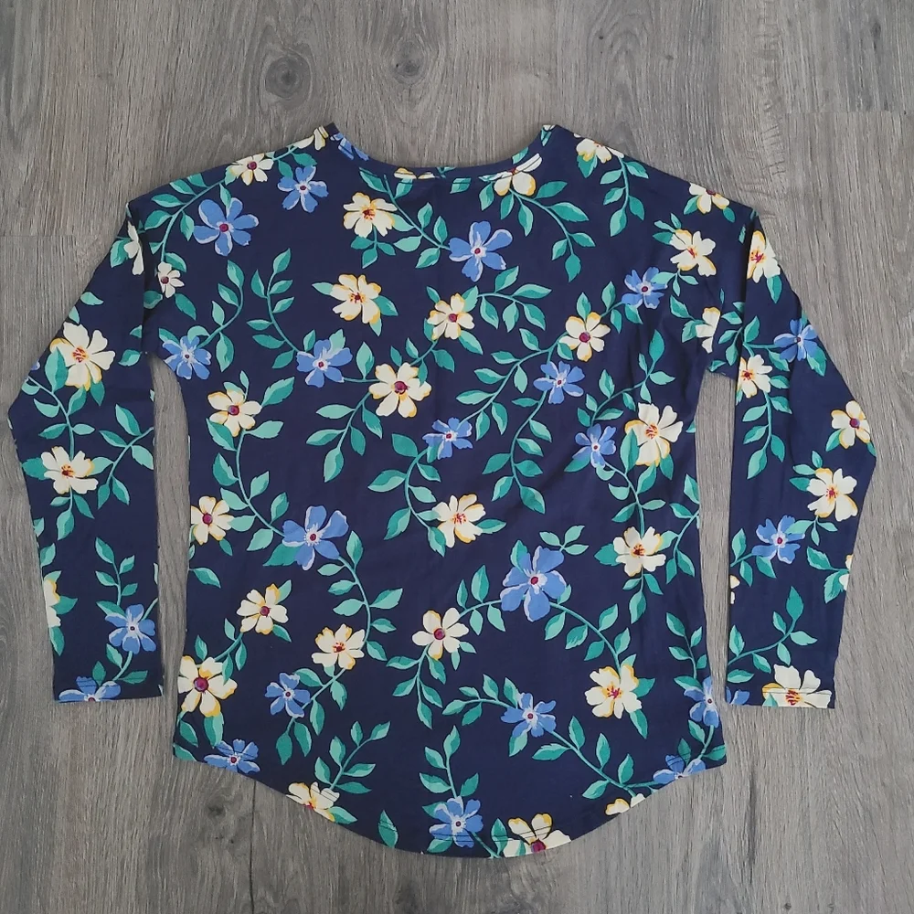 Floral tee.